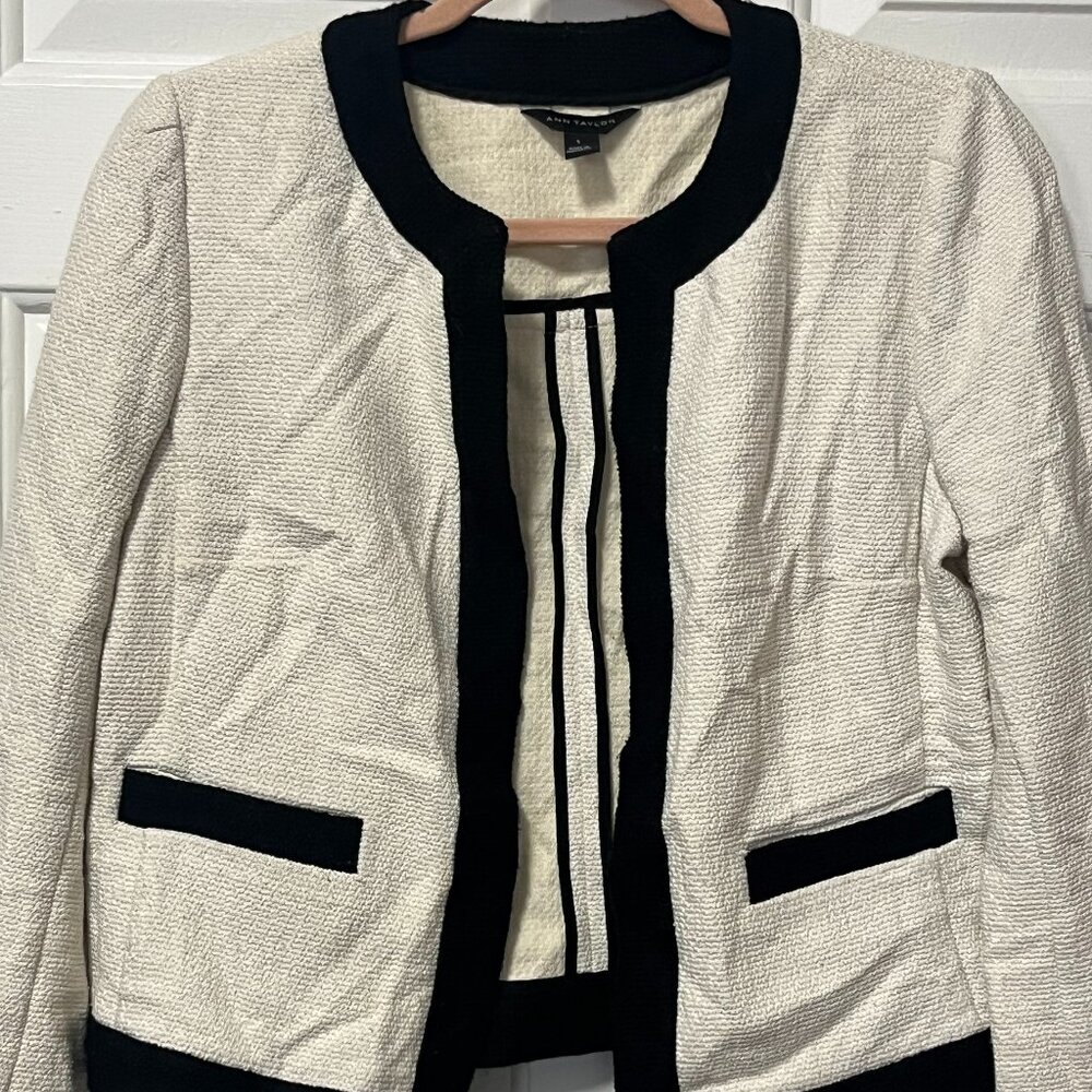 size adult small ann Taylor white and black sweater